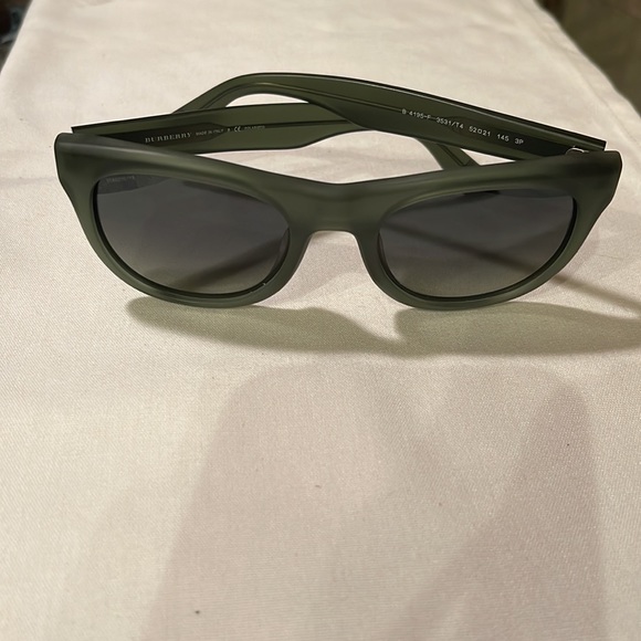 BURBERRY POLARIZED B4195-F 3531/T4 52 21 145 matte green frames, gray/green lens - Picture 2 of 7